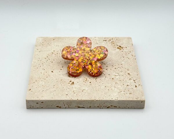Pin's Éclats nomades - Sable poudré (fleur)